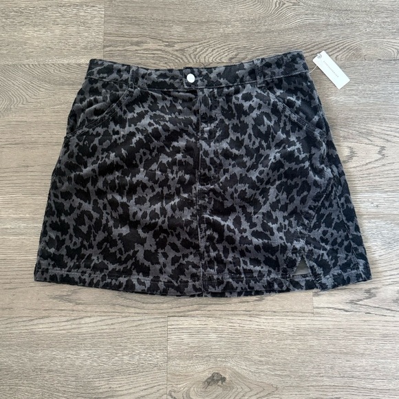 Anthropologie Pilcro Corduroy Mini Skirt Size 16 - Black/Gray Animal Print - NWT - Picture 4 of 13
